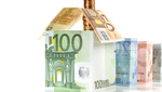 Casa Construida Con Billete De Euro