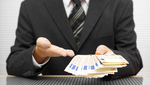 Banquero Presta Dinero A Cliente